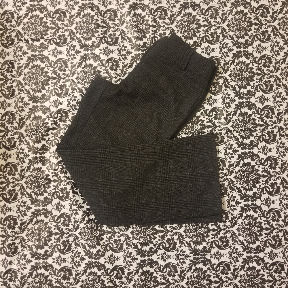 Dark grey/black checkered pants.